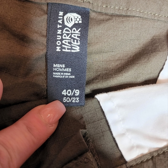 Mountain Hardwear shorts - Picture 3 of 11